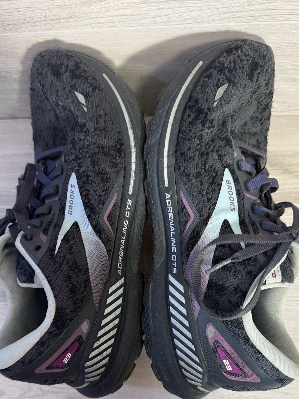 Brooks Adrenaline GTS 23 Women’s 9.5 Running Shoes Black Purple